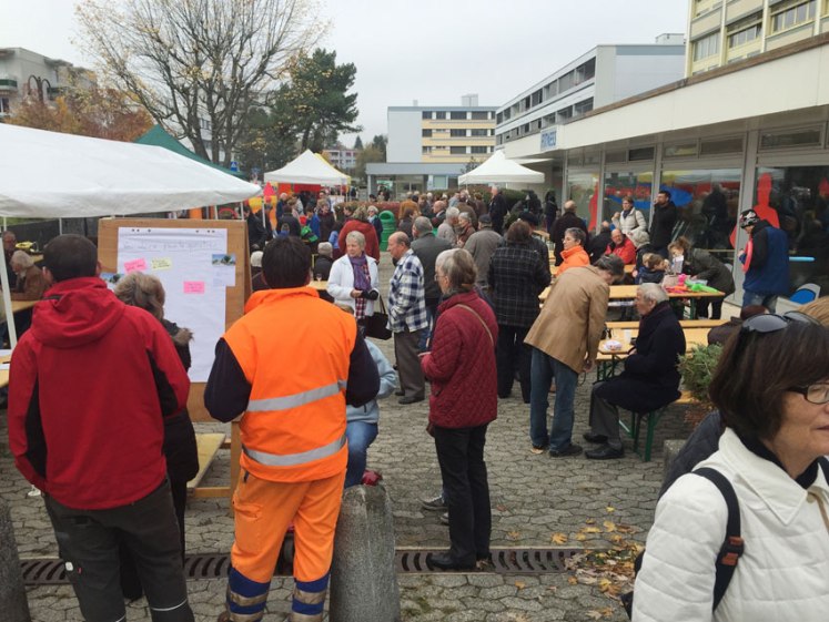 Fête de quartier 2015 de l'association de quartier Croisettes-Tuileries et environs à Epalinges - public