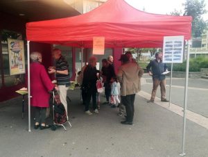 Stand d'information de l'association de quartier Croisettes-Tuileries et environs à Epalinges juin 2016