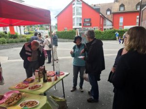 Stand d'information de l'association de quartier Croisettes-Tuileries et environs à Epalinges juin 2016